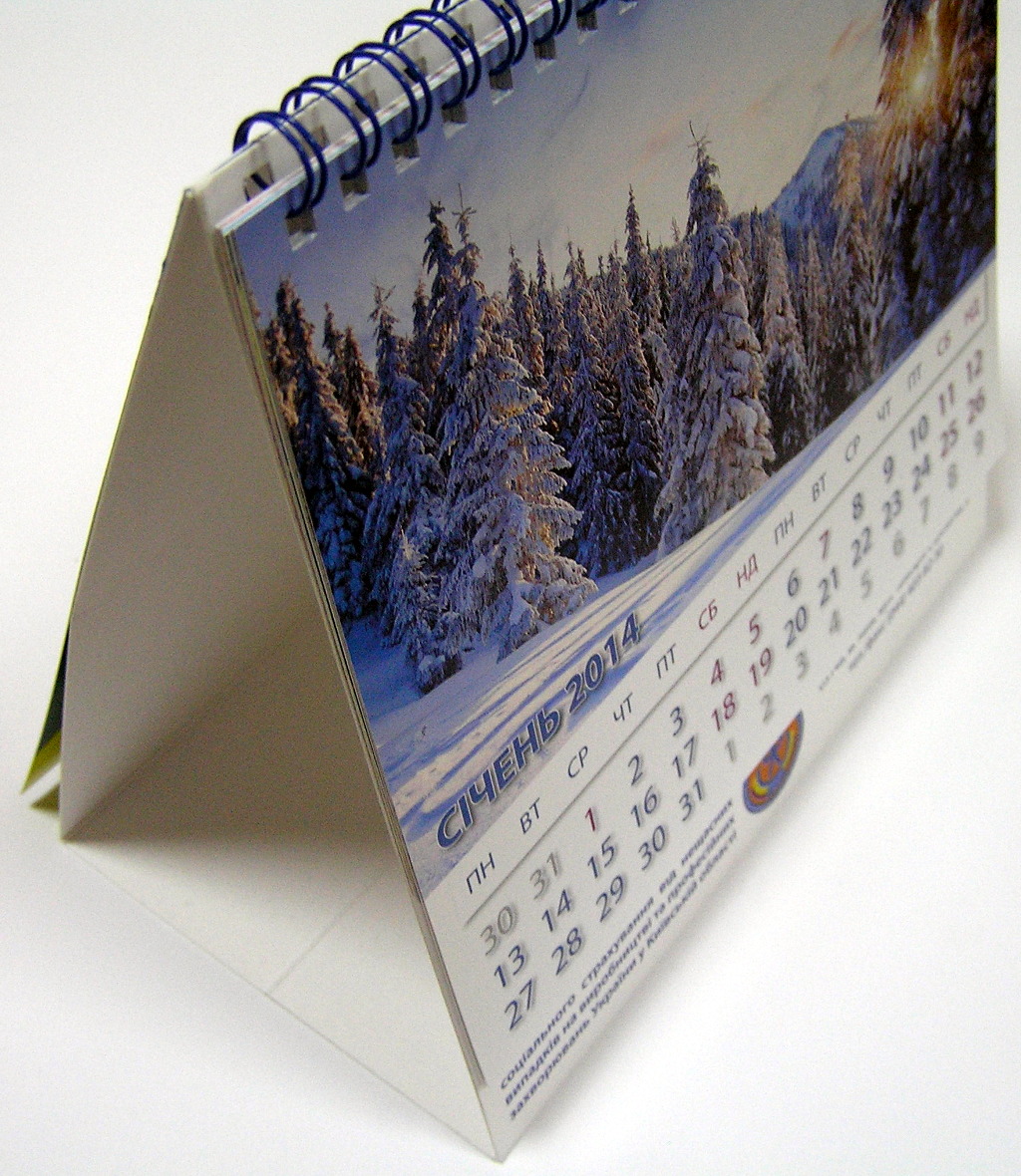 Печать настольных календарей.  Полиграфия типографии Макрос, изготовление настольных календарей, спецификация 967997-3
